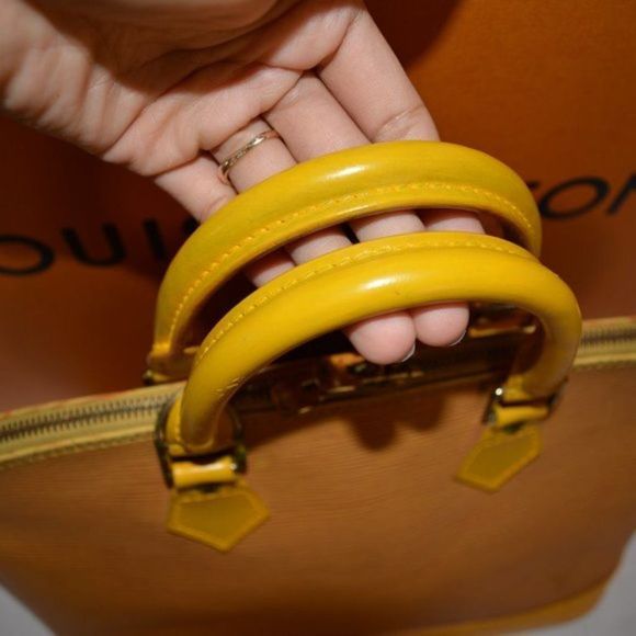 Louis Vuitton Alma Epi Pm Yellow Leather - Picture 5 of 12